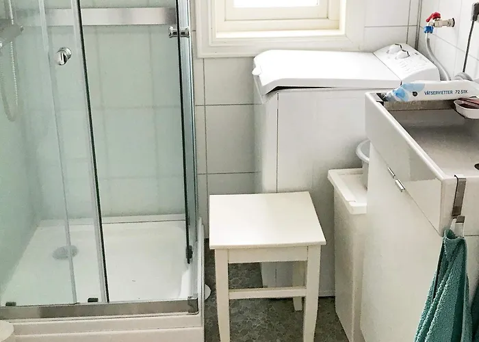 6 Person In